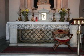 성녀 비비아나와 성녀 다프로사와 성녀 데메트리아 유해 제대_photo by Sailko_in the Church of Santa Bibiana in Rome_Italy.JPG